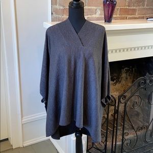 ❤️ Merric grey acrylic knit poncho with armholes.